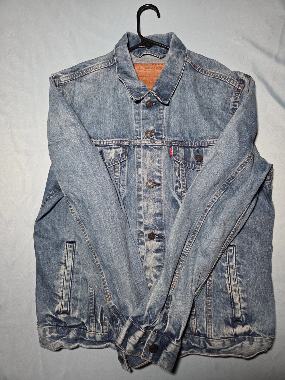 Levi's Men's Light Blue Denim Jacket - Classic Trucker Style - Picture 5 of 10